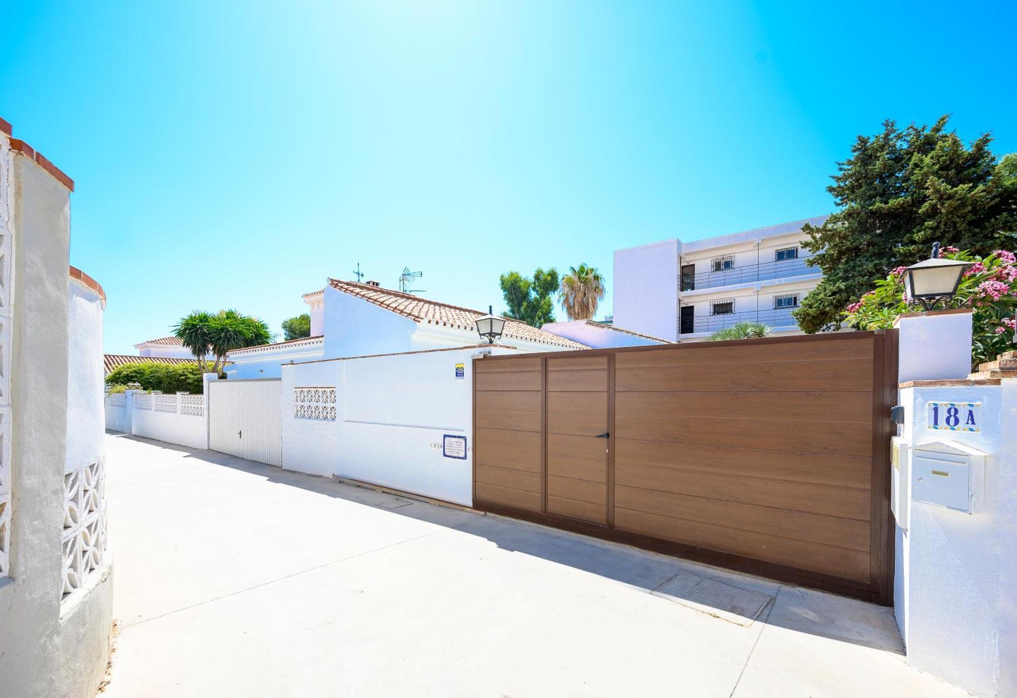 Chalet En Puerto Marina 贝纳尔马德纳 外观 照片